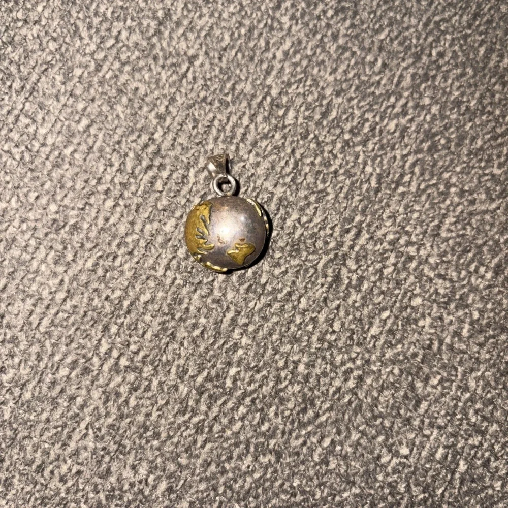VTG 925 Sterling Silver Globe Pendant Necklace Harmony Bell Chime Travel Charm